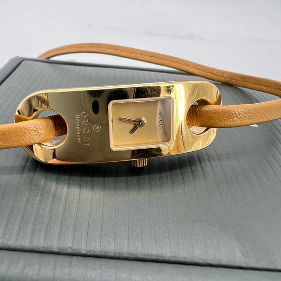 Gucci leather watch - Picture 1 of 12